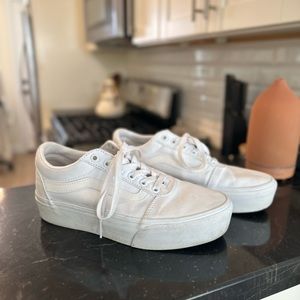 Vans white platform sneakers. “OLD SKOOL STACKFORM SHOE” size 8